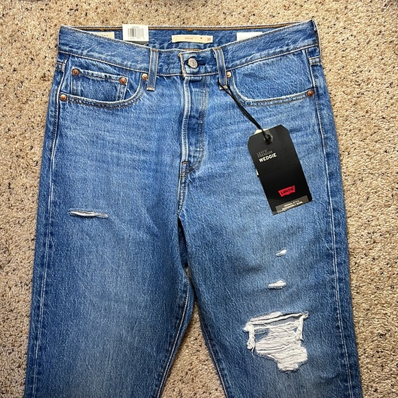 NWT High Rise Free People x Levi’s Wedgie Distressed Jeans- sz30 - Picture 3 of 10